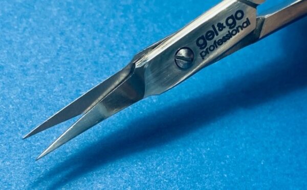 Gel&go professional – Profesjonalne nożyczki do precyzyjnego wycinania skórek . Precision Nails Cuticle Scissors 021 .